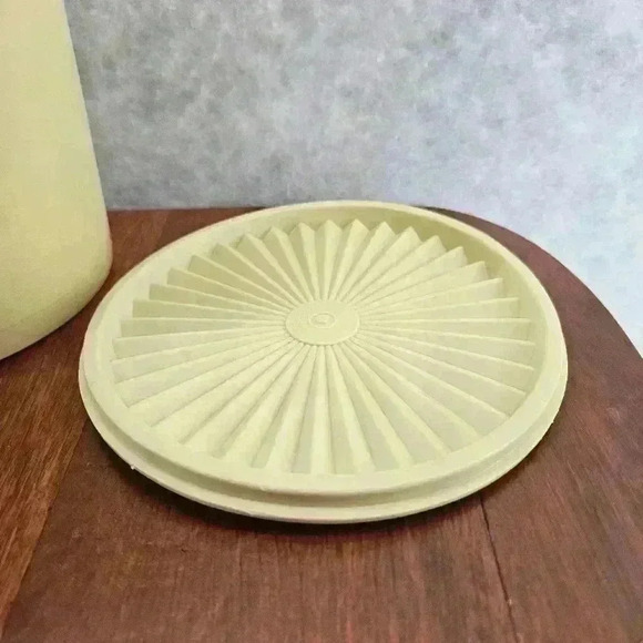 VINTAGE TUPPERWARE SERVALIER YELLOW COOKIE JAR CANISTER 807-1 - Picture 12 of 12
